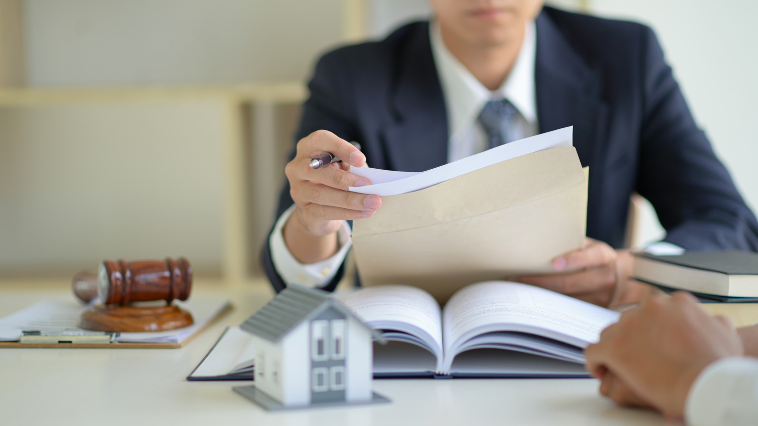 What is the Job of a Real Estate Lawyer